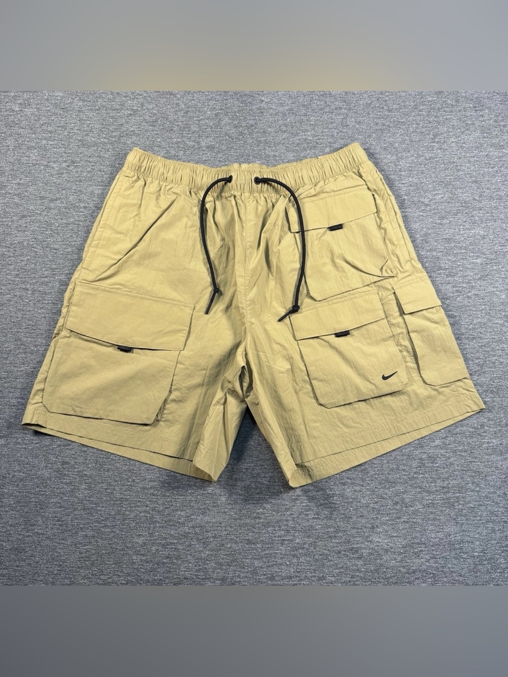Nike Tech Men's Woven Cargo Shorts beige lightweight HJ0677-297 NEW